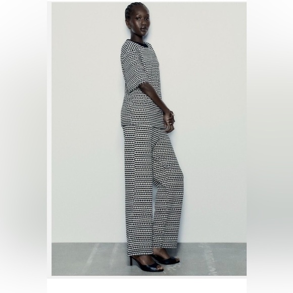 Zara Sweaters - Zara Geometric Black and White Jacquard Knit Top size Medium